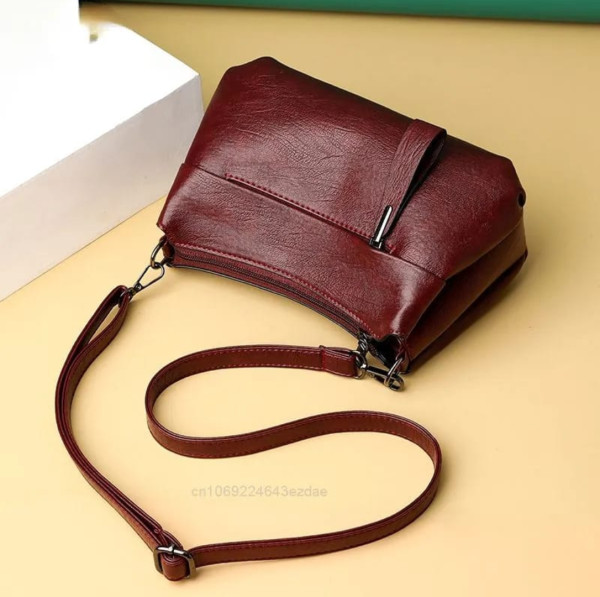 Crossbody bag atipasial leather ( maroon color )