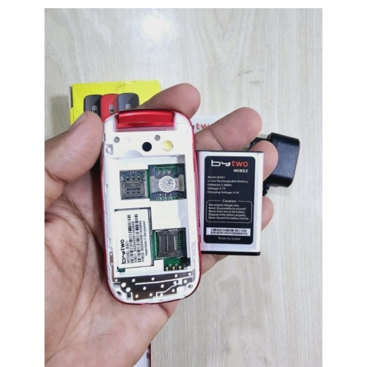 Bytwo 301 Folding Phone Dual Sim red